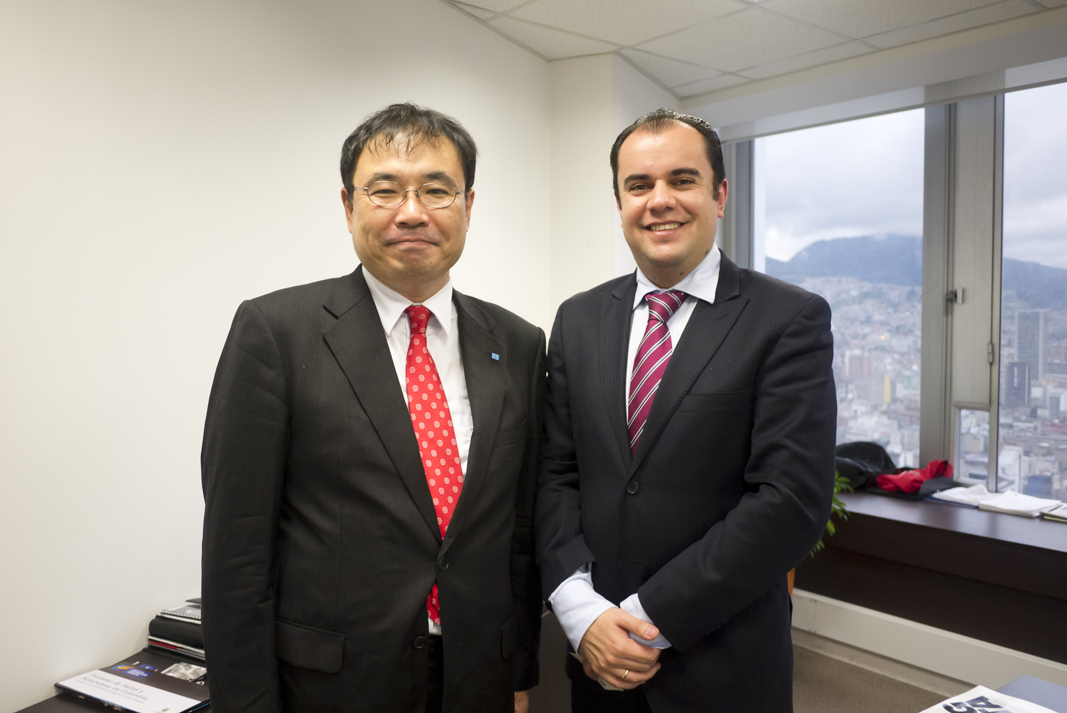 Kuniaki Kato, experto japonés en metodología Kaizen y Juan Carlos Garavito, gerente general PTP.